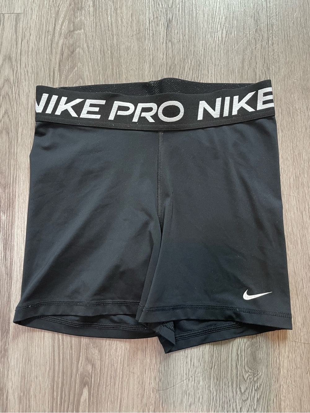 Nike pro shorts size medium